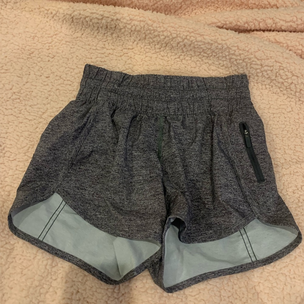 gray lulu shorts with a pocket